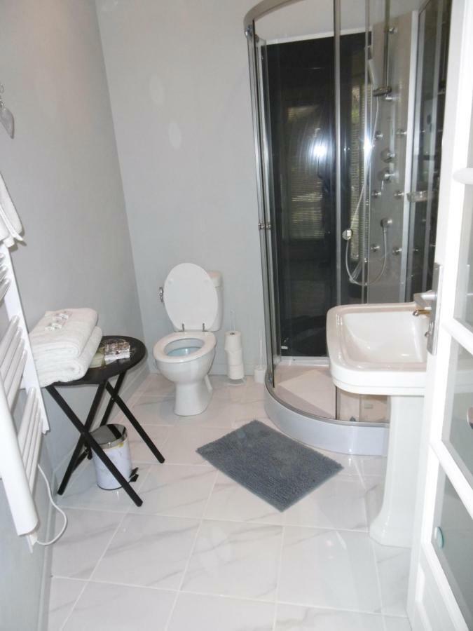 Le Chat Qui Peche B&B Chateauneuf-la-Foret Luaran gambar